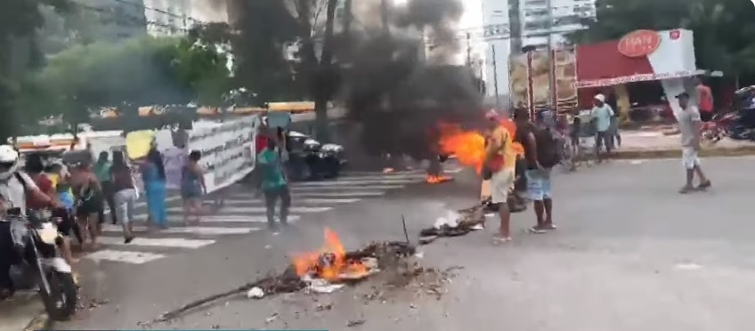 Protesto Por Moradia Interdita Tr Nsito Na Rua Jos Bonif Cio Na Torre