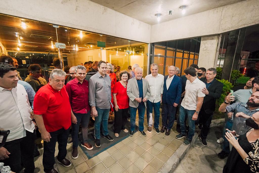 Lula Desembarca Em Recife E Recebido Por Danilo E Comitiva Da Frente