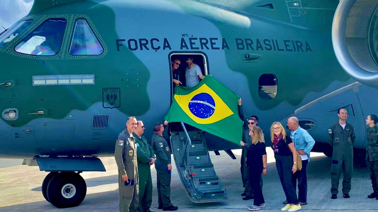 Aeronave Da FAB Brasileiros Que Estavam Em Israel Faz Parada No