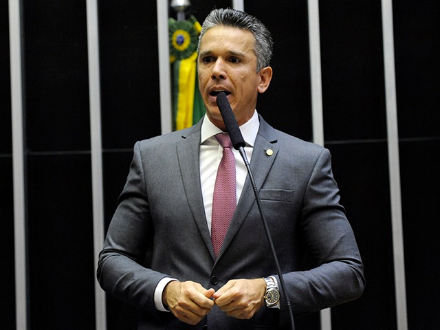 Deputado se passa por influenciador e mostra como funciona golpes de jogos  de aposta : r/brasil