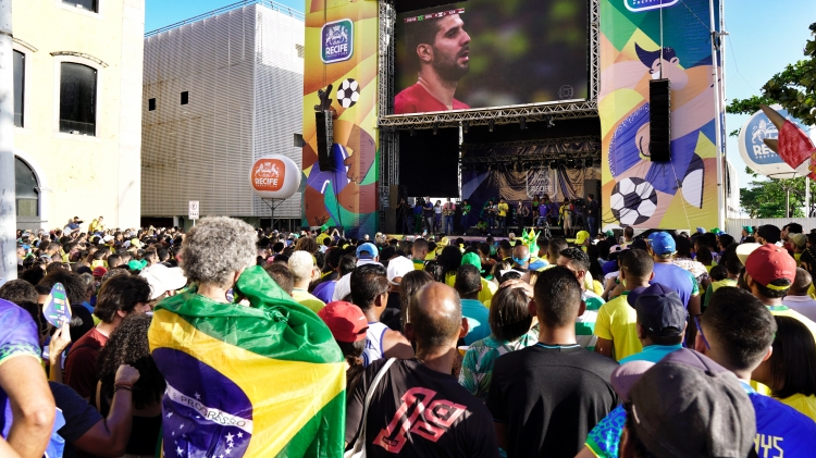 Chuva não atrapalha festa da torcida no Recife com a 2ª vitória do