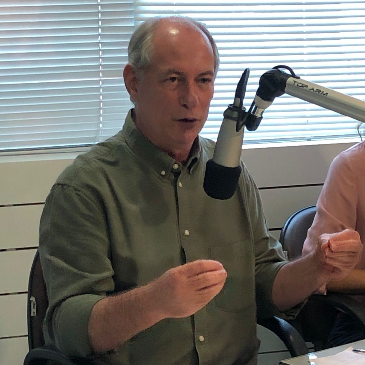 No Recife Ciro Gomes fala sobre desistir da vida pol tica N o