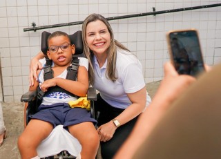 Clarissa Tércio ressalta trabalho da Fundação Perrone junto às crianças com deficiência e cobra mais investimentos 