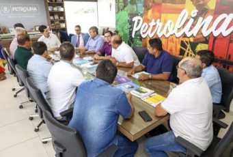 Prefeitos do Sertão do São Franscisco se reúnem para solucionar problemas para moradores da reserva Tatu-Bola