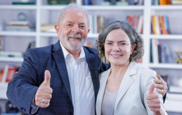 Gleisi diz que Lula deve começar a anunciar ministros nesta sexta (9)