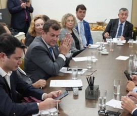 Waldemar participa de reunião com pautas variadas na base governista