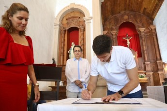 Prefeitura do Recife e IDHeC firmam convênio para preservação da memória e legado de Dom Helder