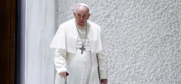 Papa Francisco é internado com infecção respiratória