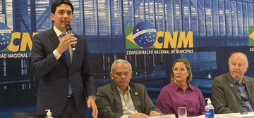Na CNM, Silvio Costa Filho defende o aumento do FPM nos próximos anos