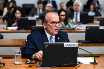 Fernando Dueire aprova novos empréstimos para o nordeste no Senado 