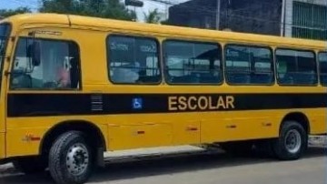 Prefeitura de Chã de Alegria entrega dois ônibus 0km a população