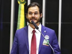 Ao lado de Marina Silva, Túlio Gadelha lança pré-candidatura a prefeito do Recife no próximo sábado 