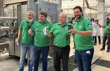 Guilherme Uchoa participa de lançamento da Cerveja Cabaré em Pernambuco 