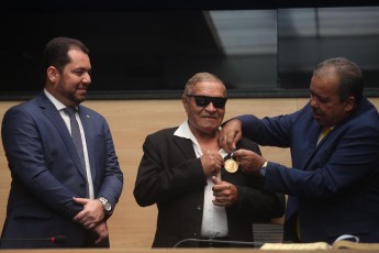  Hélio Guabiraba faz homenagem ao Conde só Brega, na Câmara de Vereadores do Recife