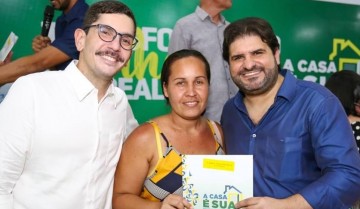 Eriberto Filho prestigia entrega de 400 títulos de propriedade em São Lourenço da Mata 