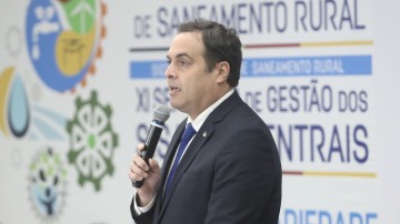 Paulo Câmara inicia encontro sobre saneamento rural em Recife