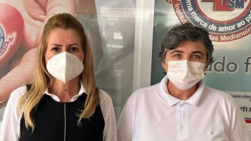 Roberta Arraes e Irmã Fátima comemoram avanço na saúde do Sertão