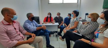 Prefeito de Tracunhaém debate aumento de casos do coronavírus com sua equipe 