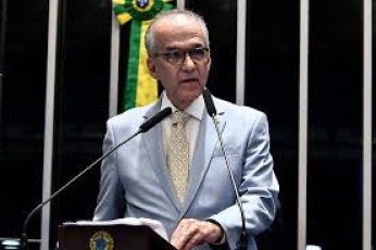 Senador Fernando Dueire faz homenagem ao prefeito de Vitória de Santo Antão