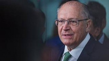 Exclusivo | Alckmin diz que Bolsonaro voltou ao Brasil para se apresentar a Justiça 