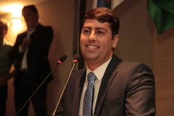 Líder do Governo comemora aprovação do projeto de lei que autoriza Prefeitura do Recife construir 40 novas creches