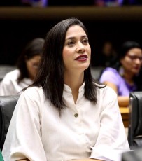 Iza  Arruda indica UPE para concorrer a prêmio de excelência
