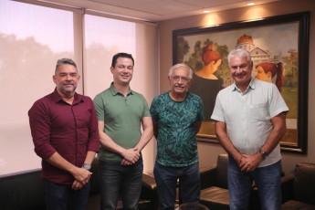 Clodoaldo se reúne com o prefeito Yves Ribeiro e lideranças políticas de Paulista 