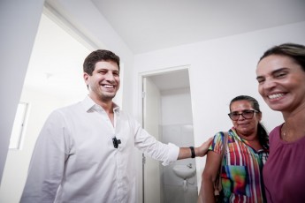 Prefeito João Campos entrega 224 apartamentos no bairro de São José
