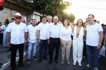 Vice-governadora participa de procissão em São Bento do Una