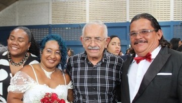 Yves Ribeiro marca presença em casamento coletivo de 82 casais no Paulista