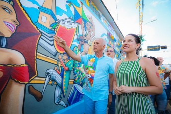 Governadora Raquel Lyra enaltece riqueza cultural do Estado durante folia de Momo em Vitória de Santo Antão
