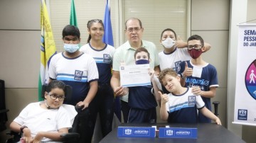 Prefeito do Jaboatão encerra Semana da Pessoa com Deficiência recebendo jovens com deficiência