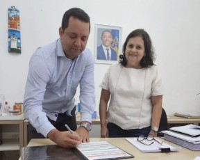 Secretaria de Saúde assina Ordem de Serviço para reforma de Policlínica de Rio Doce 