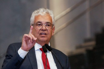 Antônio Moraes critica antecipação da reeleição dos integrantes da mesa diretora da Alepe