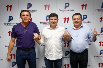 Eduardo da Fonte recebe apoio do prefeito e do vice-prefeito de Macaparana