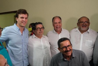 Miguel une adversários políticos em João Alfredo