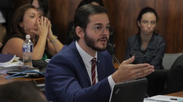 Túlio Gadêlha organiza audiência pública sobre desafios do polo gesseiro no estado