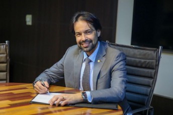 Deputado Diogo Moraes toma posse como presidente da Unale