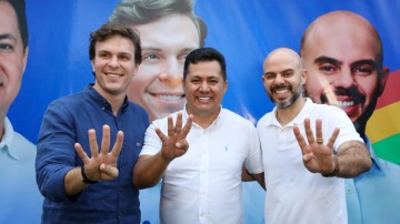 Romero Sales Filho e Miguel Coelho participam de lançamento da candidatura de Renê Império em Lajedo