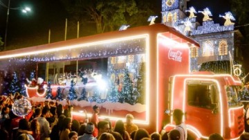 Caravana Iluminada da Coca-Cola passa no Encantos do Natal de Garanhuns