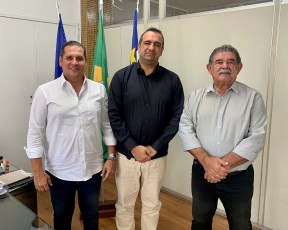 Fabrizio Ferraz e prefeito de Tacaratu, se reúnem com o presidente da Semobi em busca de melhorias para a PE-375