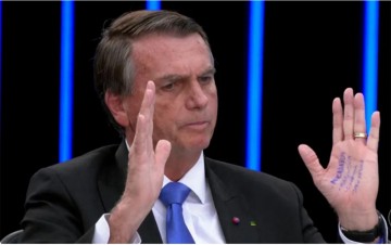 Bolsonaro cita deputado pernambucano durante debate; saiba quem foi