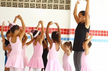 Serviço de Convivência do Paudalho inicia inscrições do Ballet Linda Flor da Mata para crianças e idosos