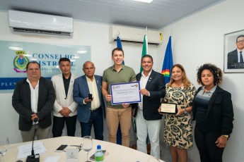 Felipe Carreras recebe título de cidadão noronhense