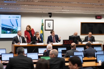 Pedro Campos preside audiência na Câmara dos Deputados
