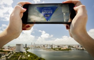 Praças públicas do Recife vão contar com internet gratuita 