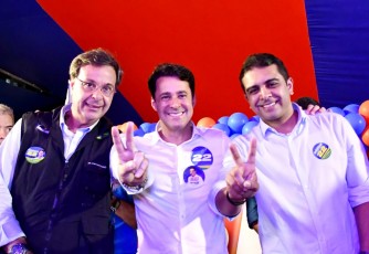 Fernando Rodolfo inaugura comitê em Caruaru, com presenças de Anderson e Gilson