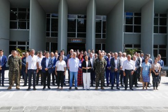  Raquel Lyra e ministro da Defesa visitam área em que será construída a Escola de Sargentos do Exército em Pernambuco