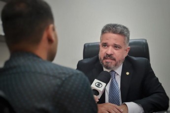 William Brigido quer atuação de psicólogos e assistentes sociais em escolas estaduais de Pernambuco