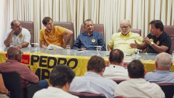 Pedro Campos realiza encontros com especialistas e representantes de segmentos da sociedade para elaborar propostas de campanha